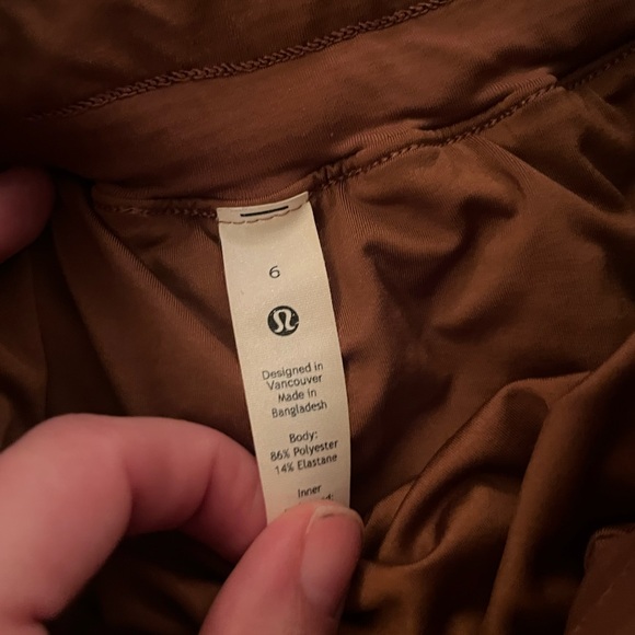 lululemon track that shorts - Picture 3 of 5